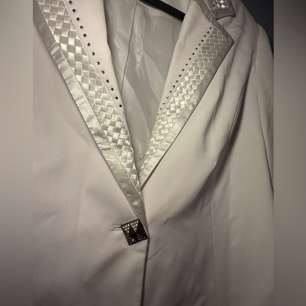 Francesca's Betini White Blazer Tailored Suit Jacket with Embroidery - Picture 4 of 9
